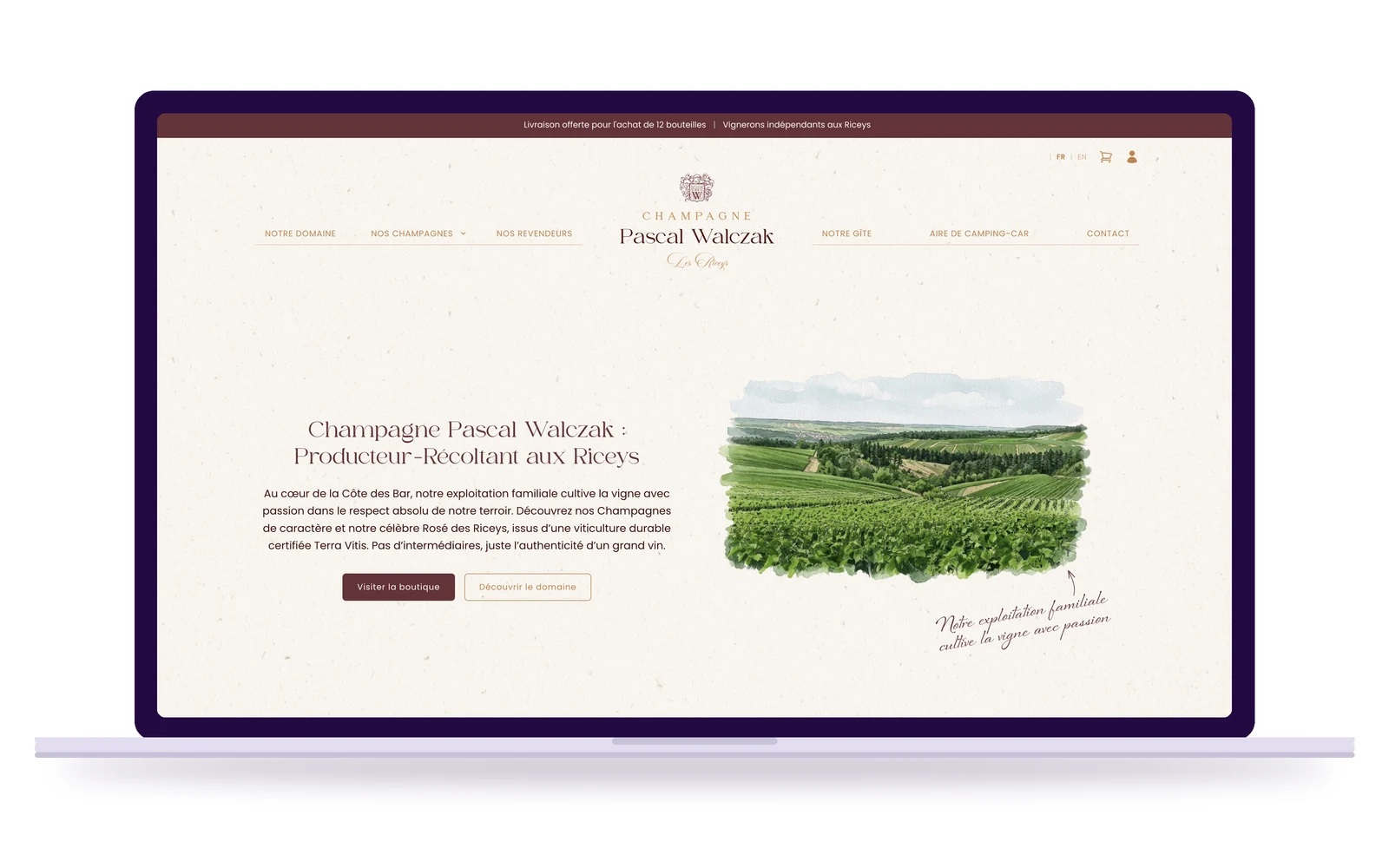 Page d'accueil du site marchand de Champagne Pascal Walczak affichée sur un ordinateur portable&nbsp;: nouveau logotype, navigation bilingue et accès à la boutique.