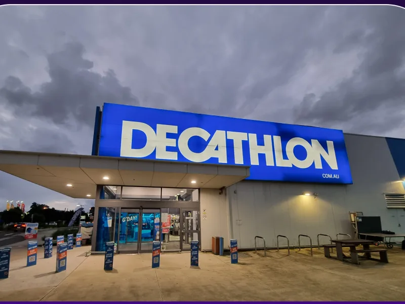 La devanture d’un magasin Decathlon, chaque magasin porte son propre projet d’équipe.