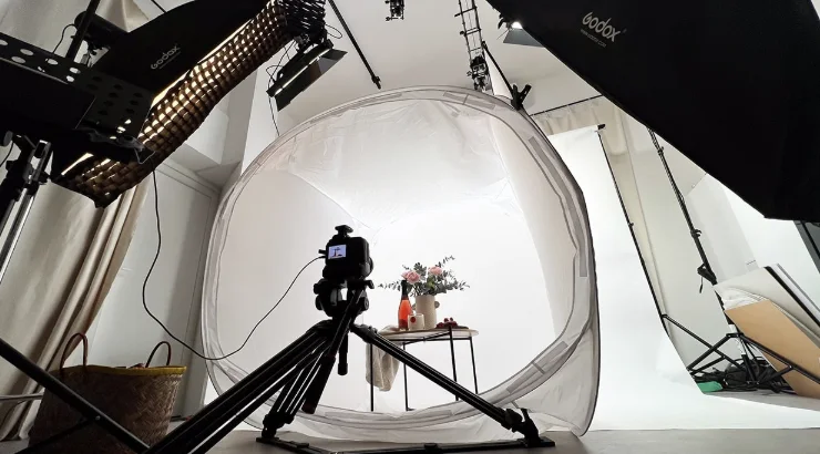 Packshot produit en cours de prise de vue au studio.